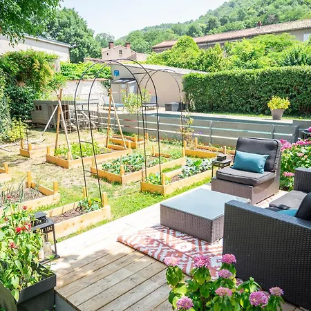 La Grande Maison 4* מזמה
